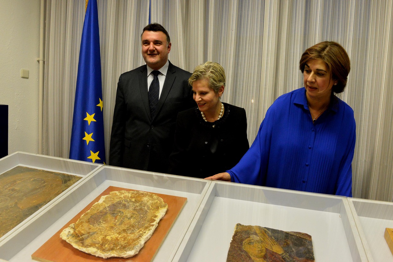 Four looted frescoes delivered to the Republic of Cyprus